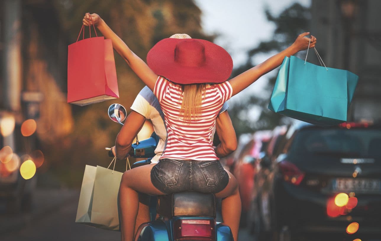 Couple sur un scooter