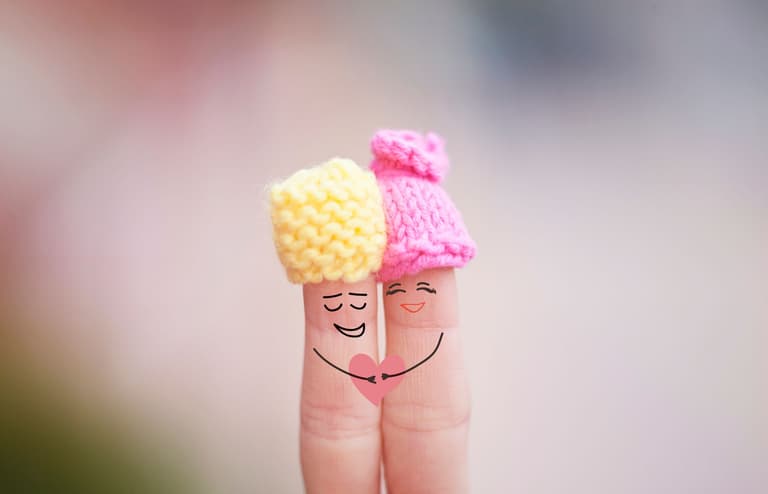 Etreinte doigts amoureux