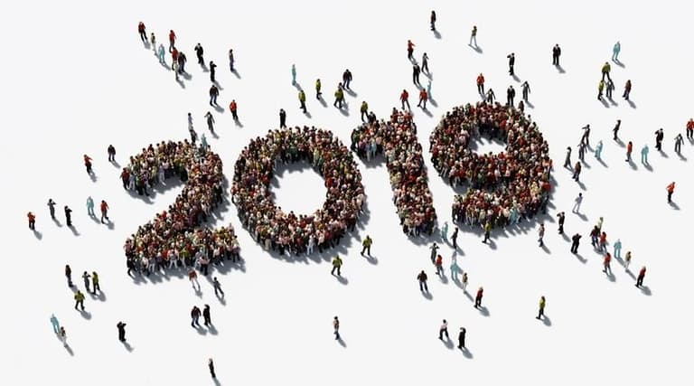 Foule humaine formant 2019