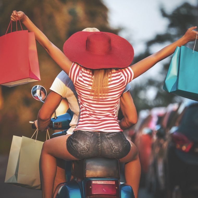 Couple sur un scooter