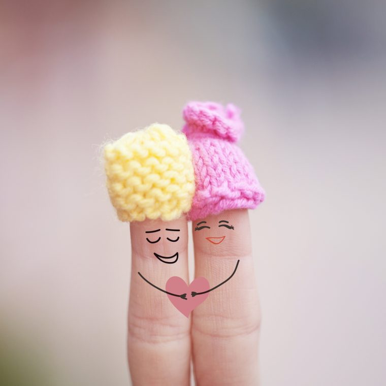 Etreinte doigts amoureux