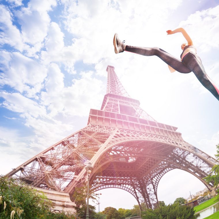 Entrainement sportif face à la Tour Eiffel