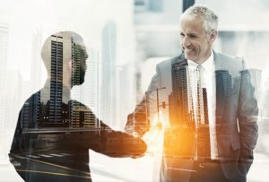 Poignée de mains entre hommes d'affaires
