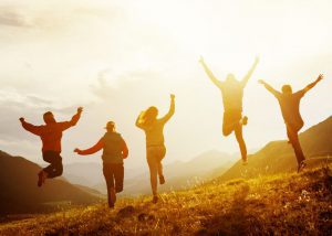Groupe de randonneurs joyeux