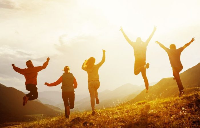 Groupe de randonneurs joyeux