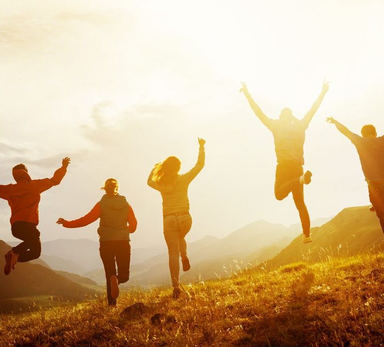 Groupe de randonneurs joyeux